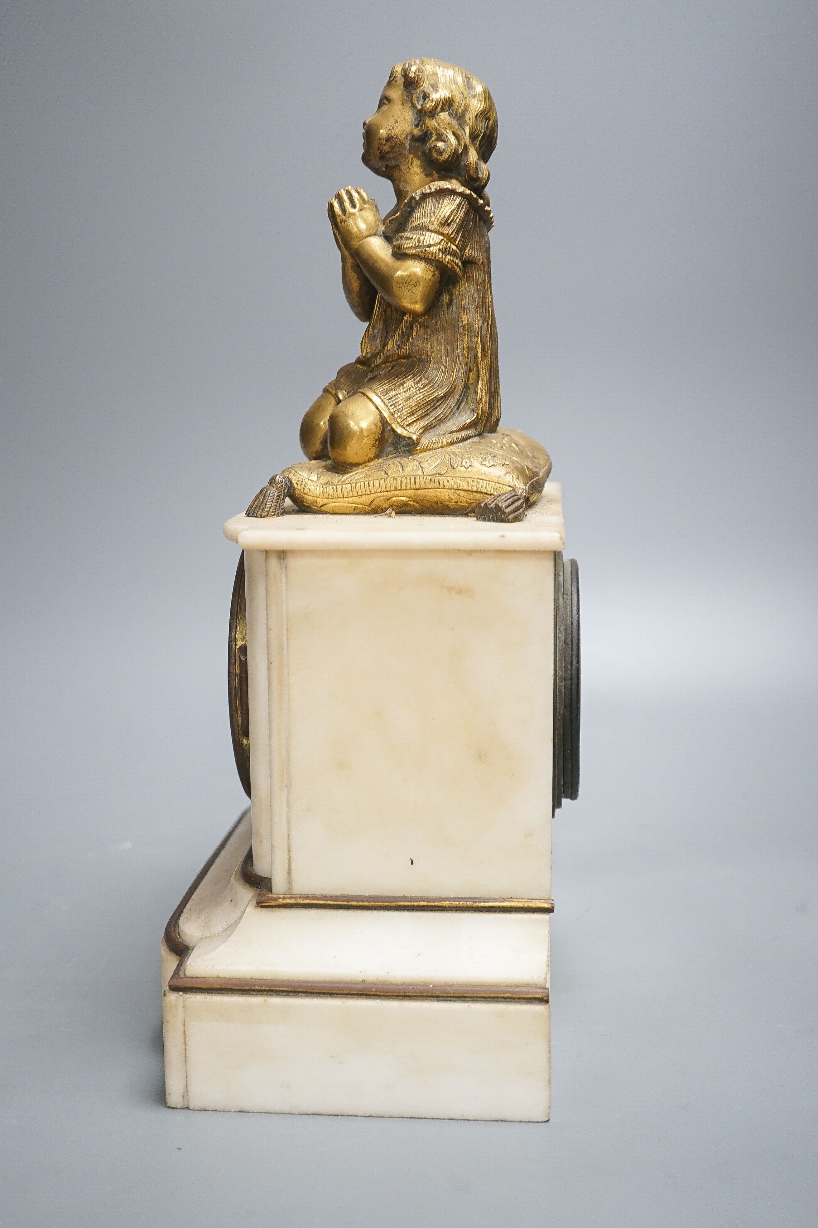 A late 19th century French white marble and ormolu mounted mantel clock 33cm